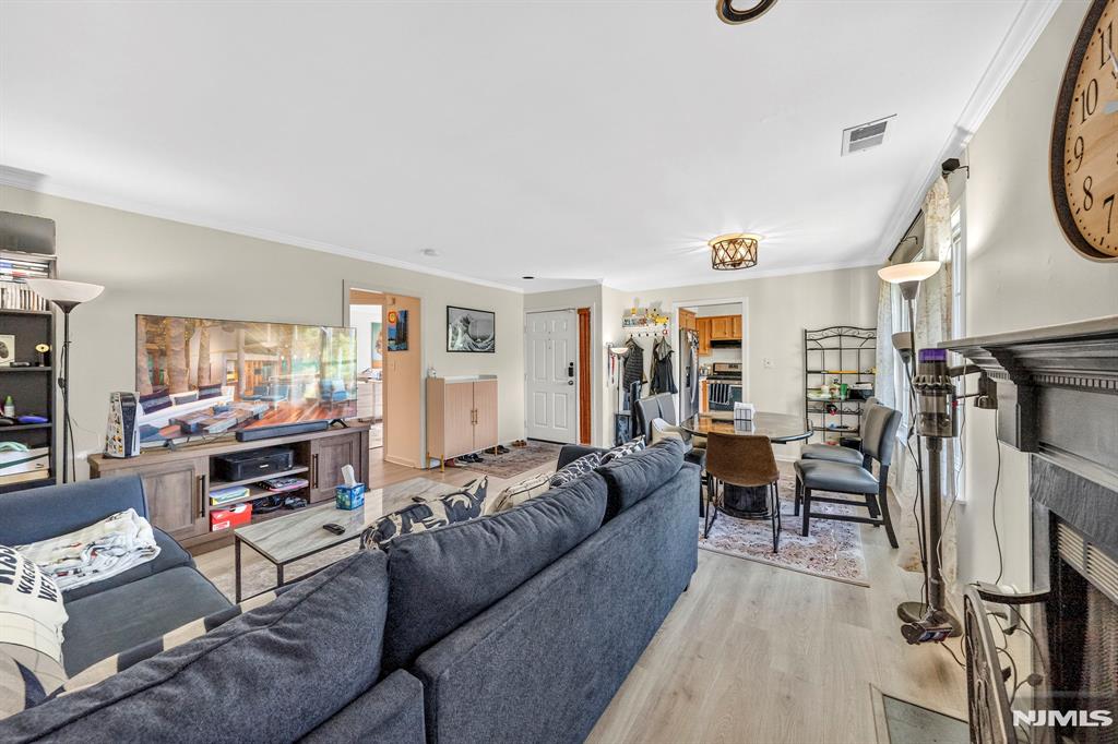121 Country Club Drive 10