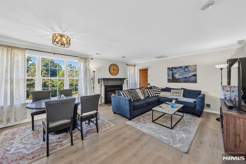 121 Country Club Drive 10
