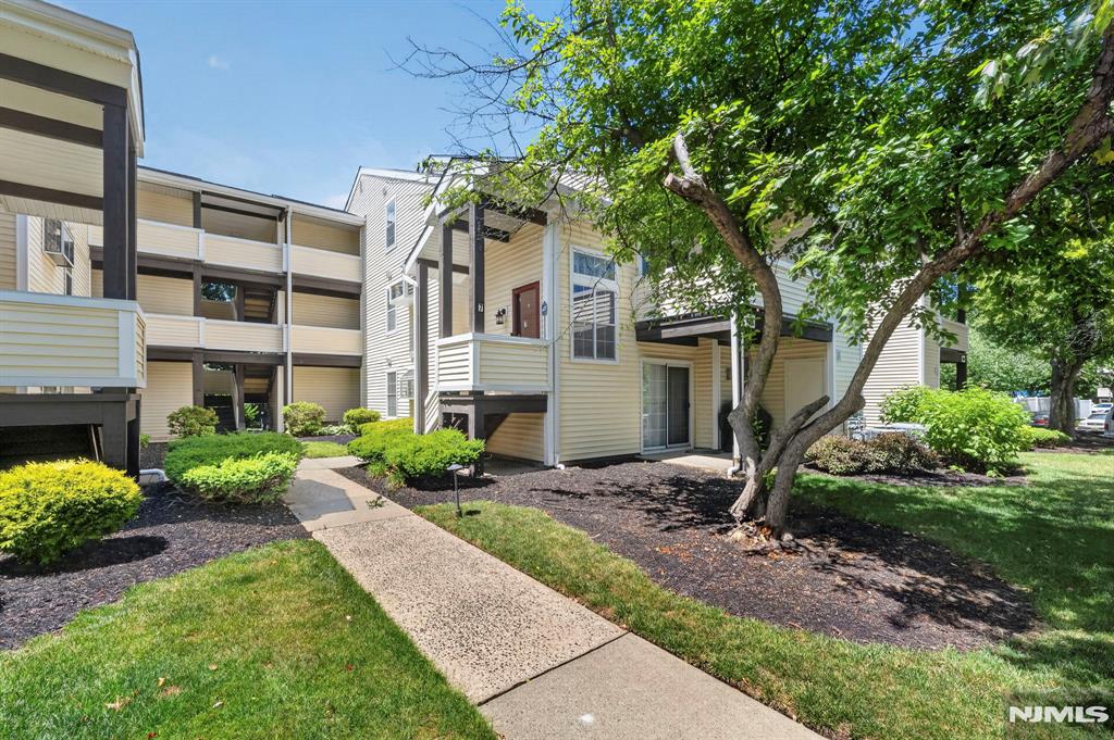 121 Country Club Drive 10