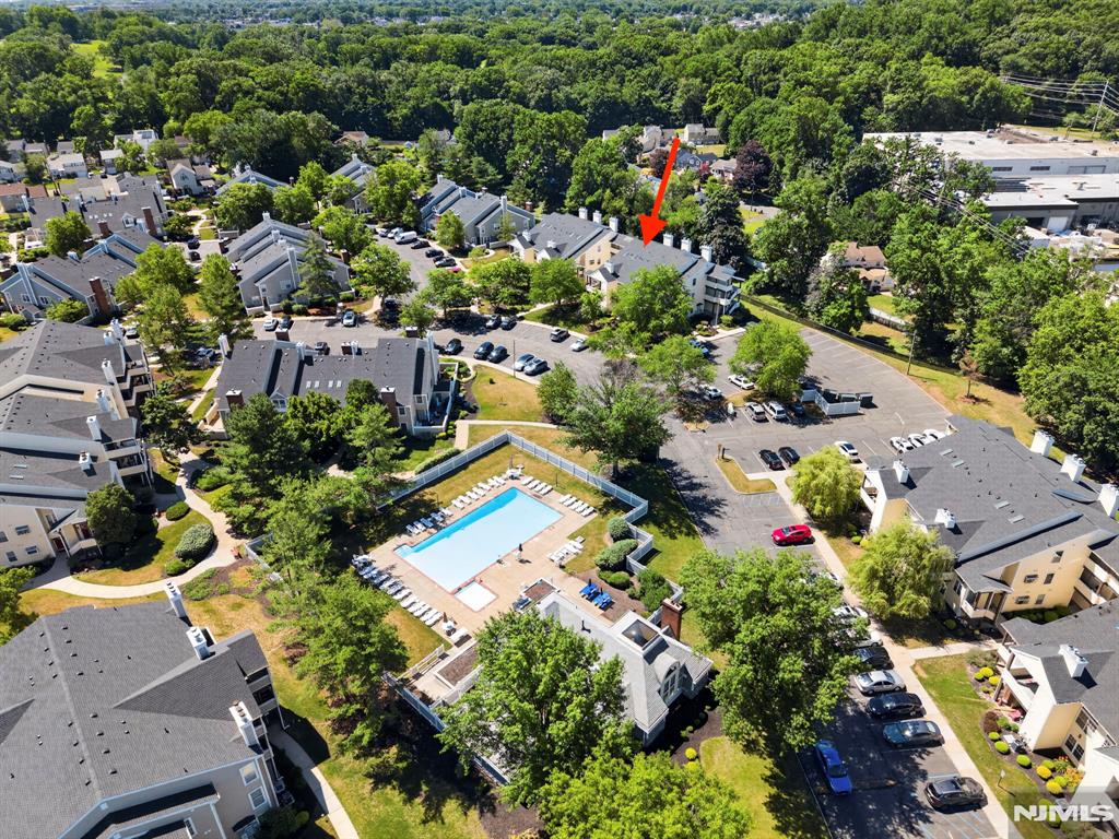 121 Country Club Drive 10