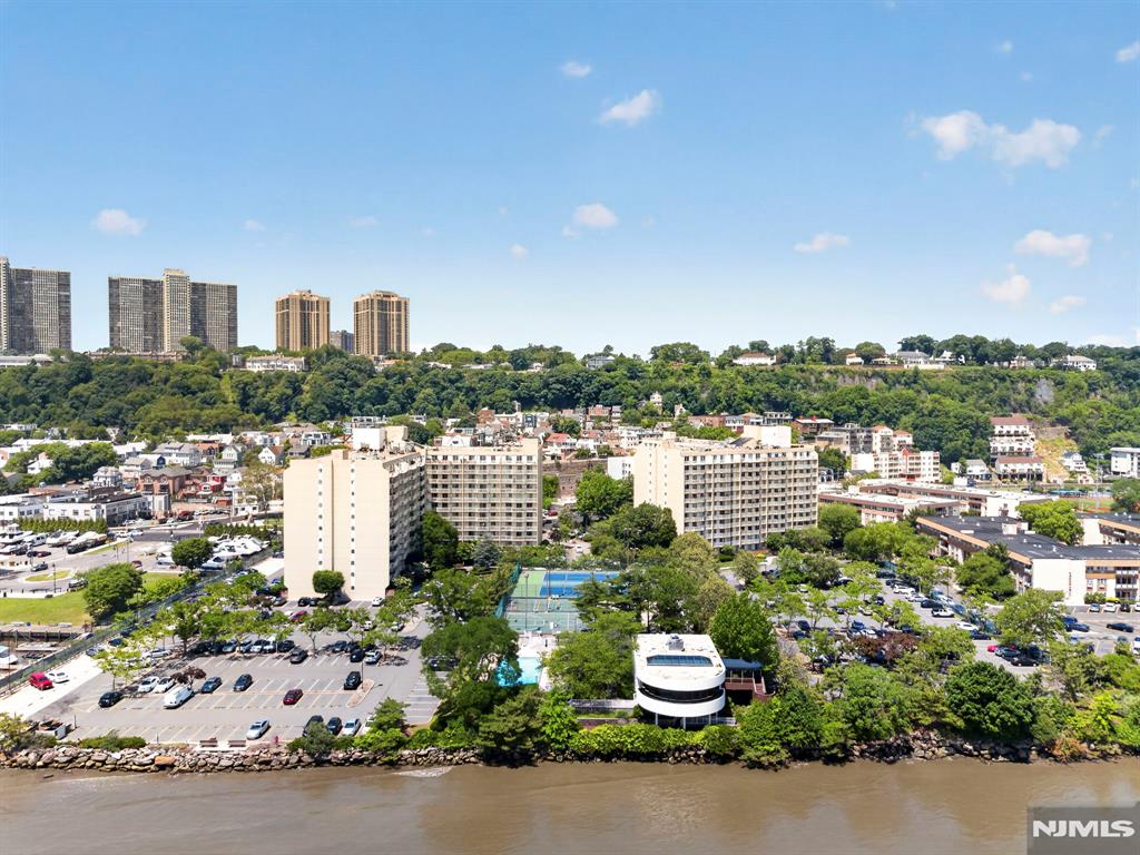 1033 River Road CS03