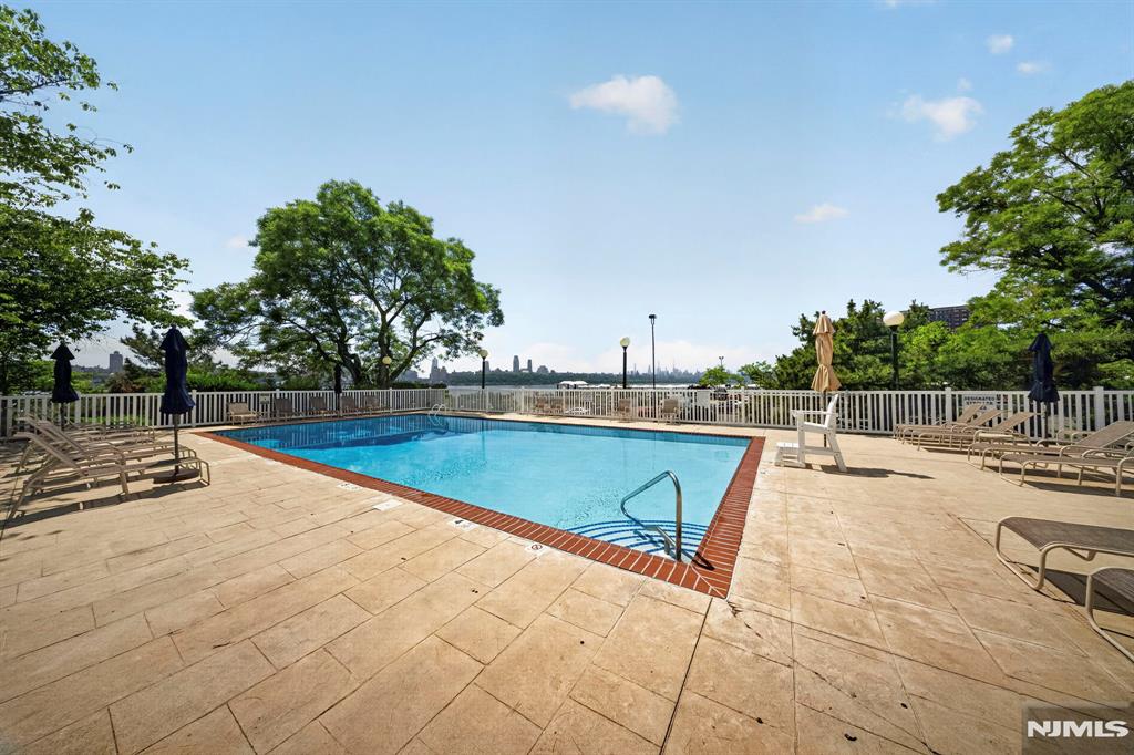 1033 River Road CS03