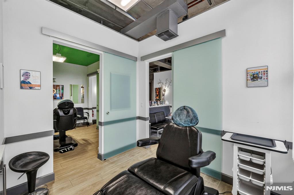 1033 River Road CS03