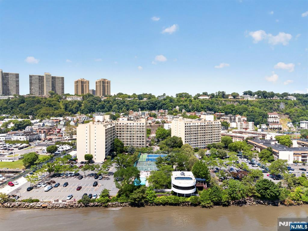 1033 River Road CS03