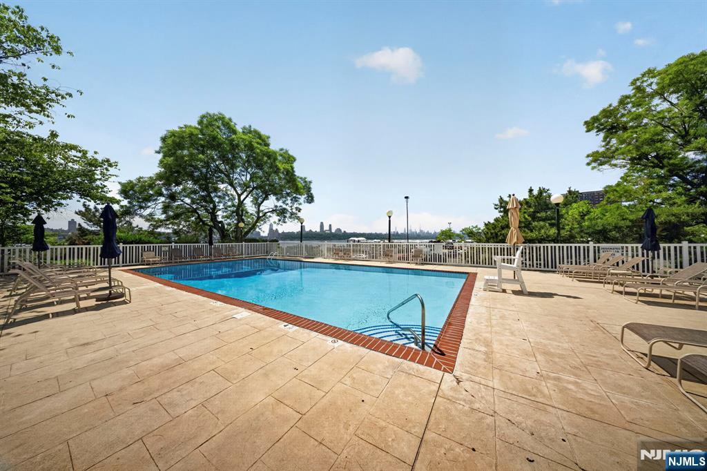 1033 River Road CS03