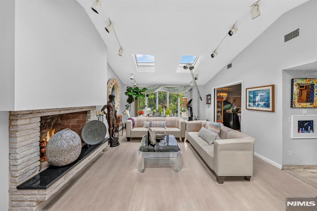 1230 Duncan Road