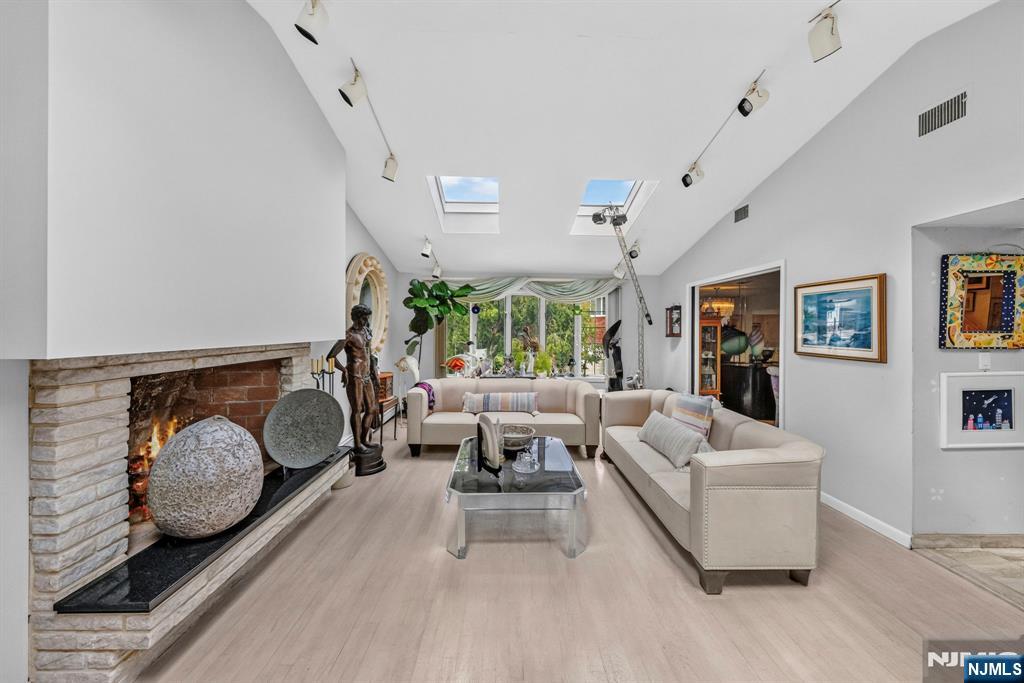 1230 Duncan Road