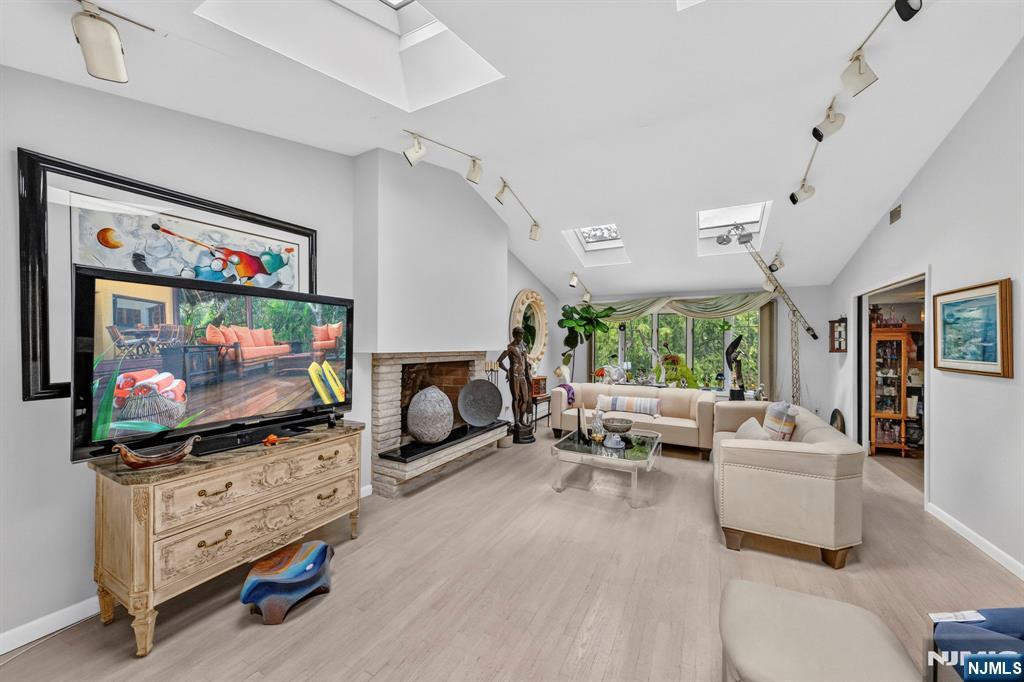 1230 Duncan Road