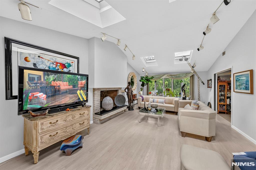 1230 Duncan Road