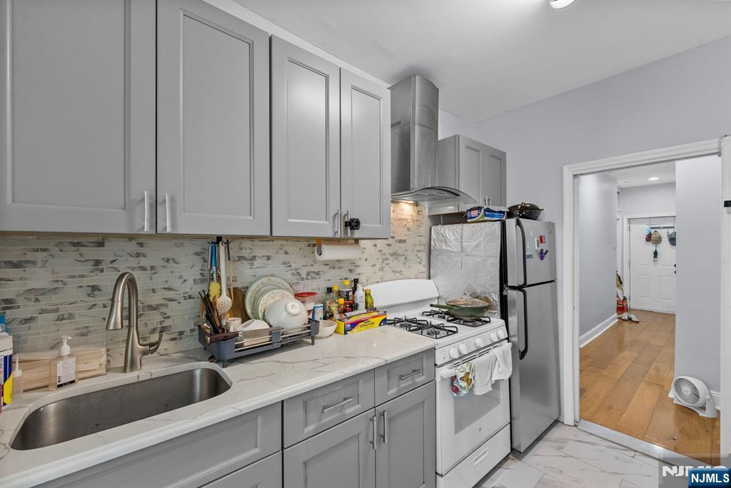 7508 Park Avenue 204