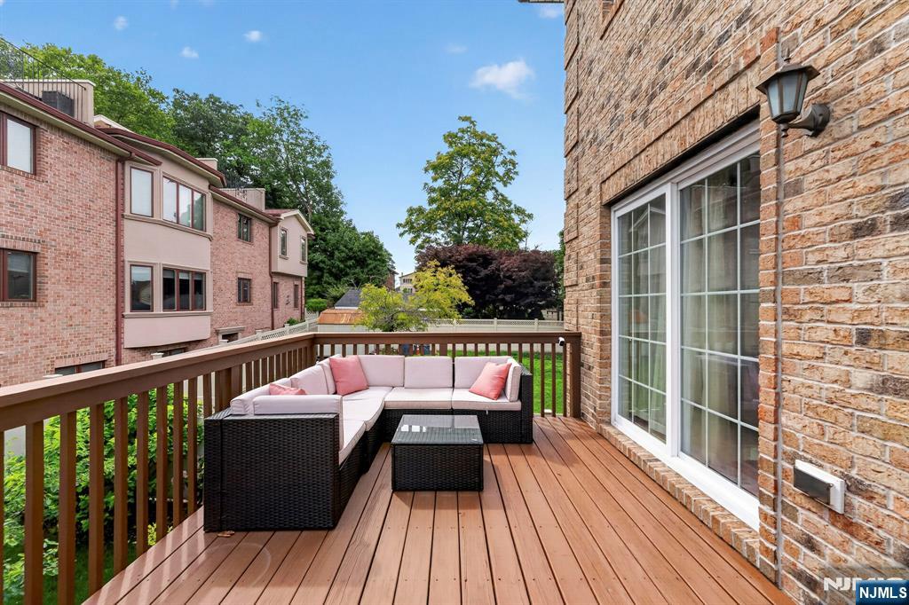 809 Edgewood Lane