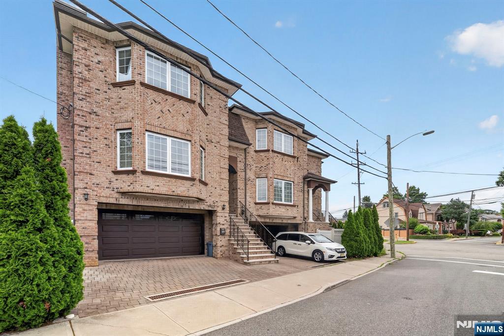 809 Edgewood Lane
