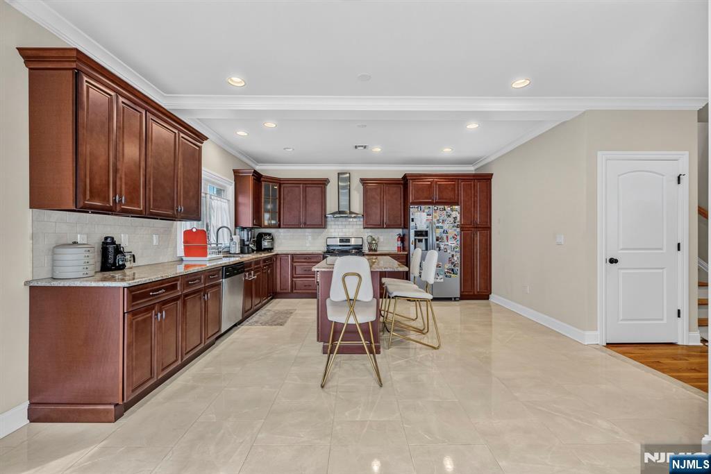 809 Edgewood Lane