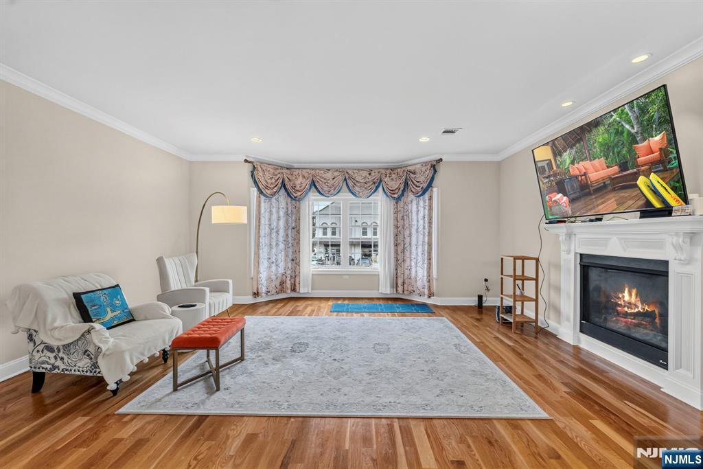 809 Edgewood Lane