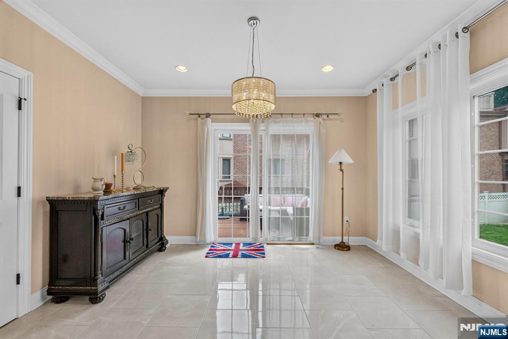 809 Edgewood Lane
