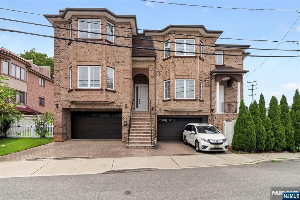 809 Edgewood Lane