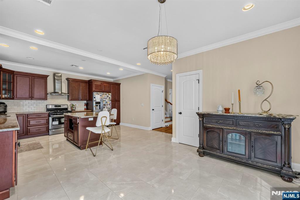 809 Edgewood Lane