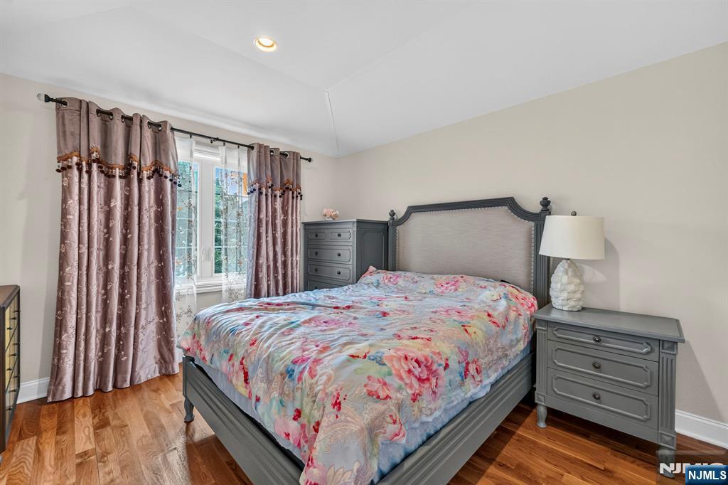 809 Edgewood Lane