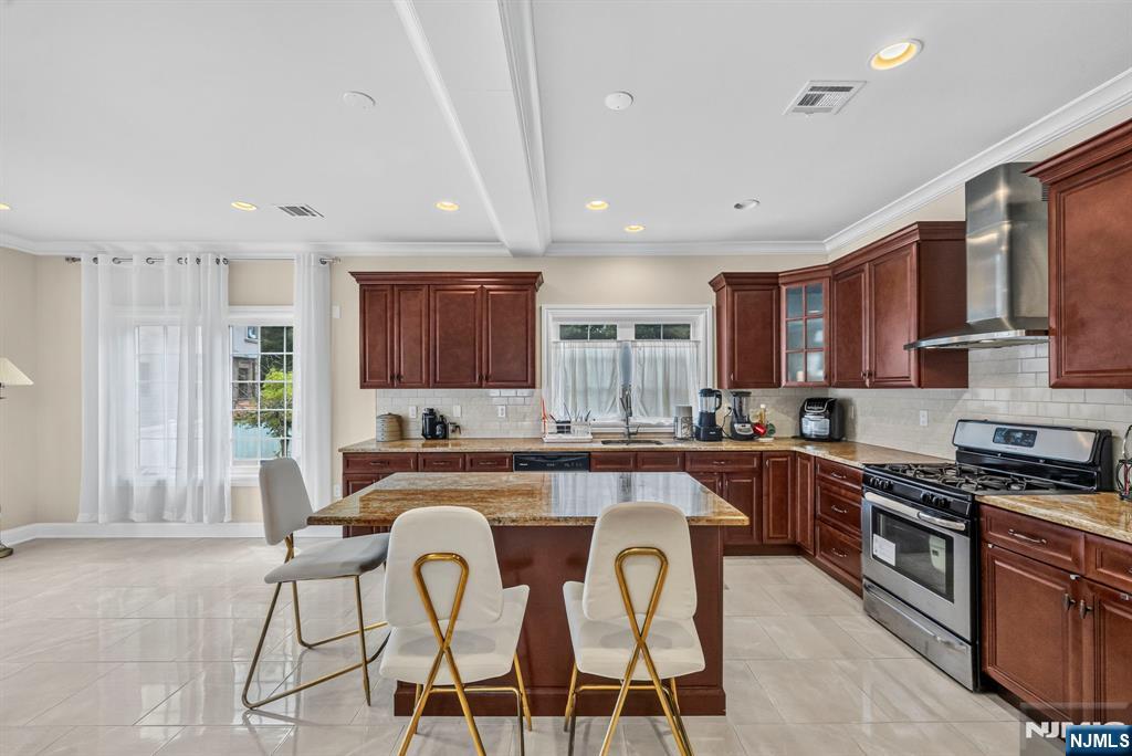 809 Edgewood Lane