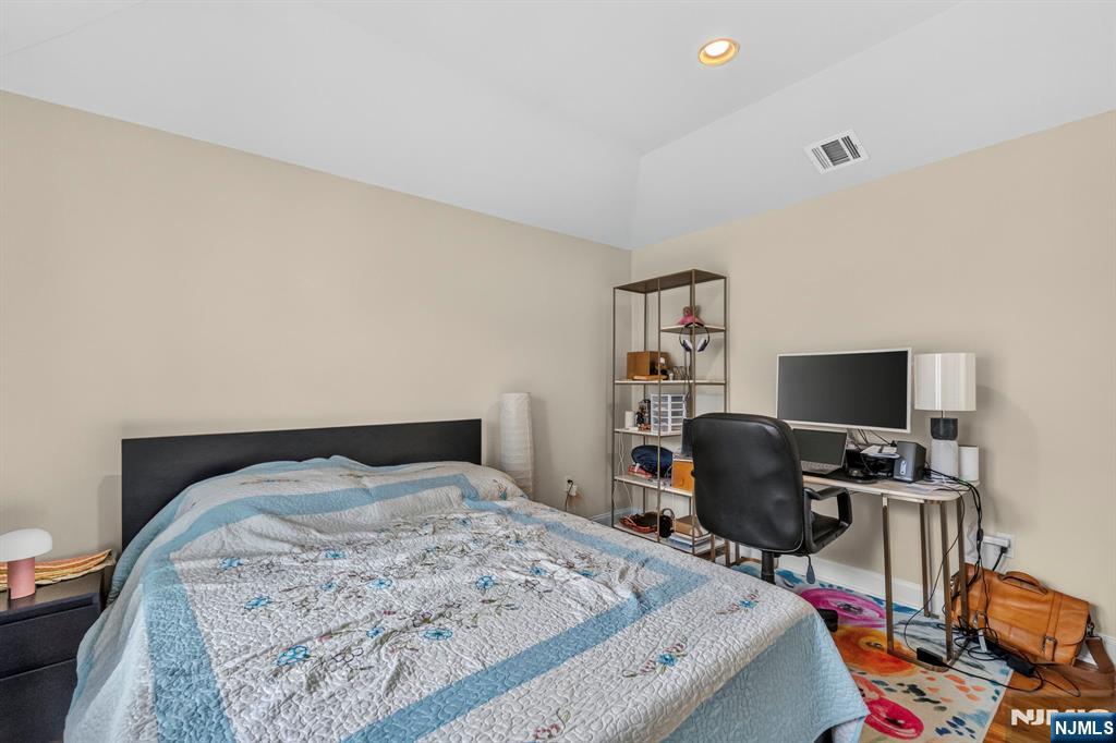 809 Edgewood Lane