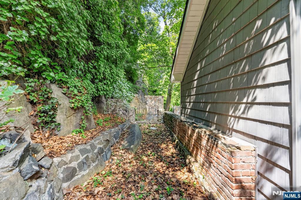 8 Old Wood Road