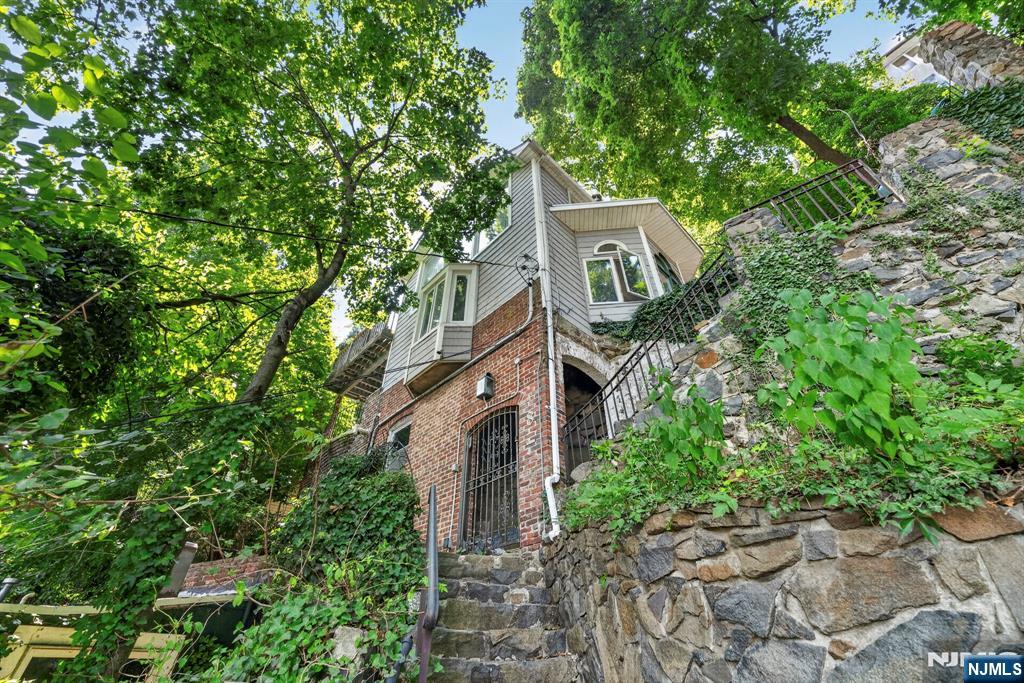 8 Old Wood Road