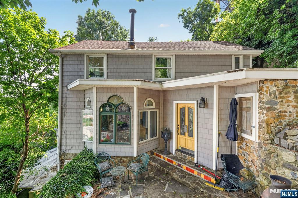 8 Old Wood Road