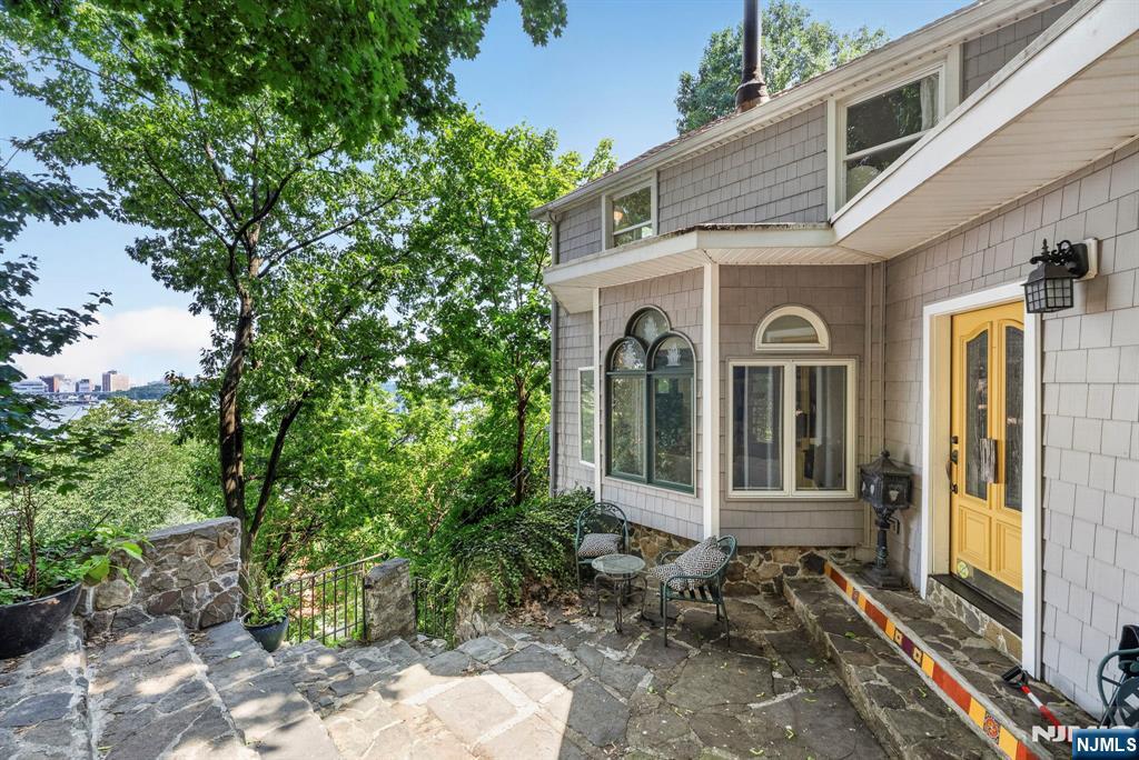 8 Old Wood Road