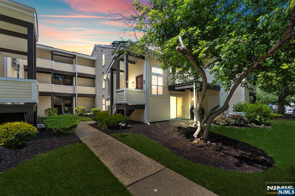 121 Country Club Drive 10