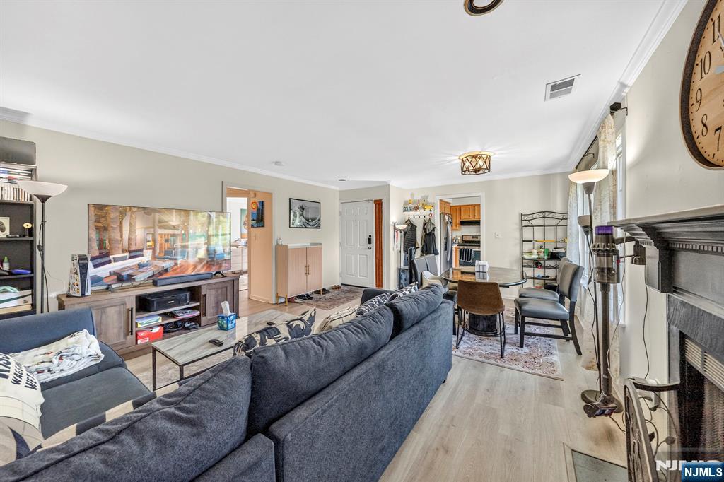 121 Country Club Drive 10