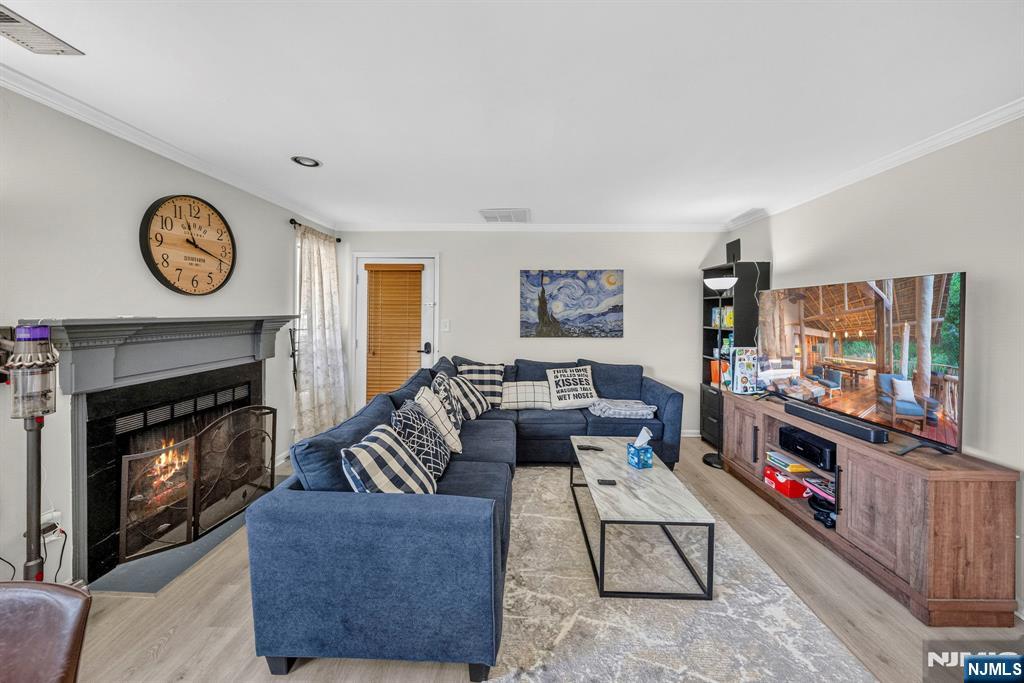 121 Country Club Drive 10