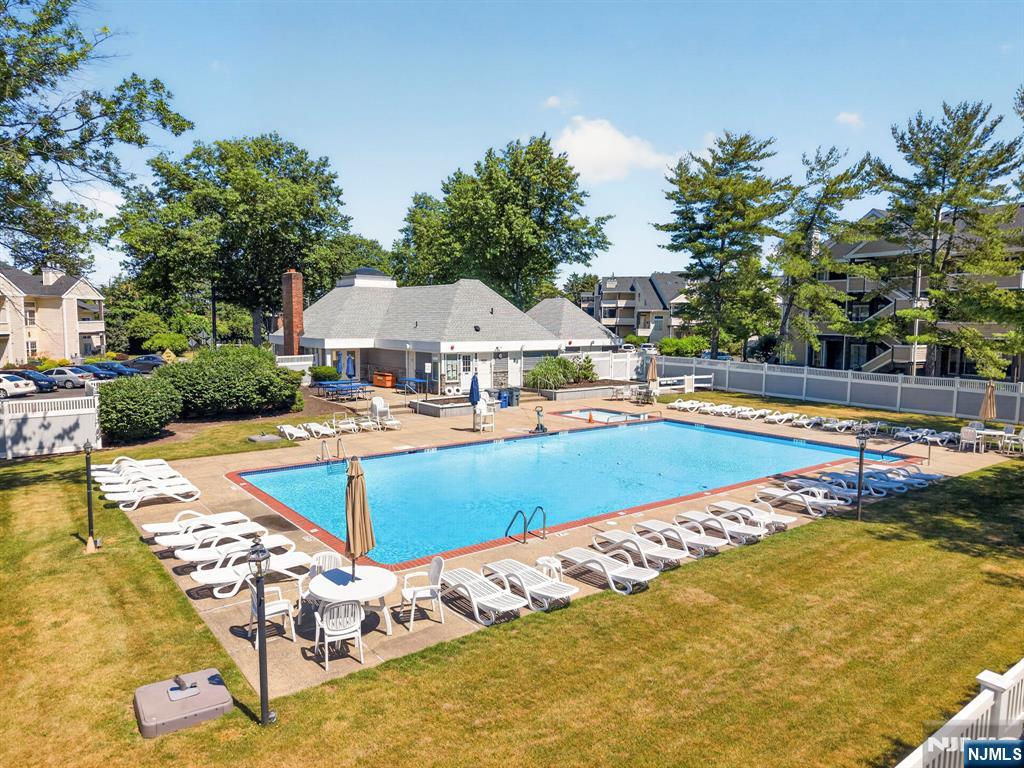 121 Country Club Drive 10