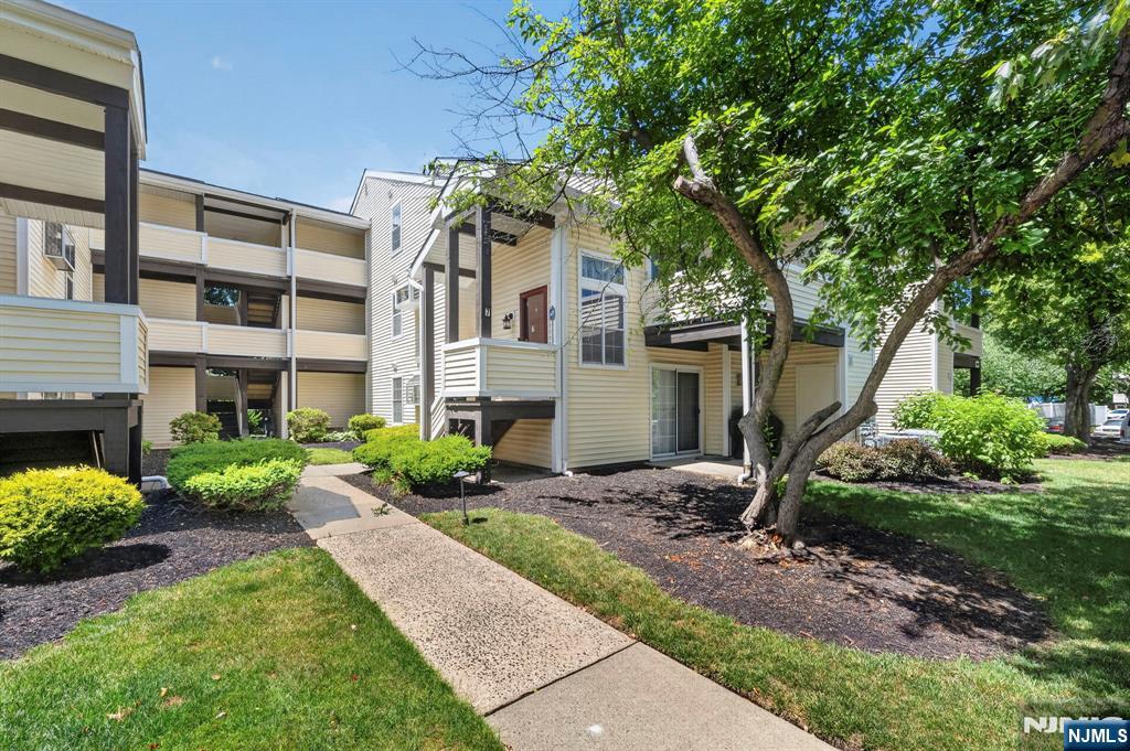 121 Country Club Drive 10
