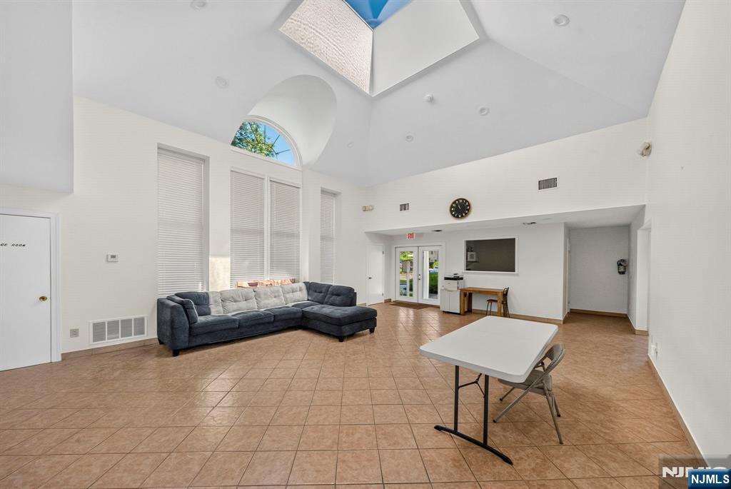 121 Country Club Drive 10