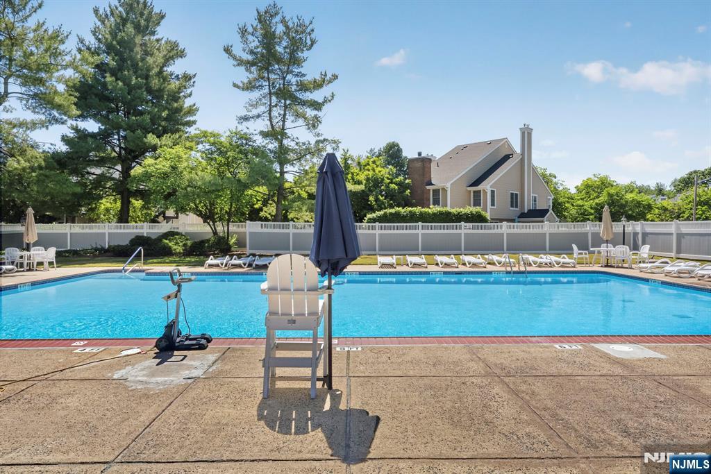 121 Country Club Drive 10