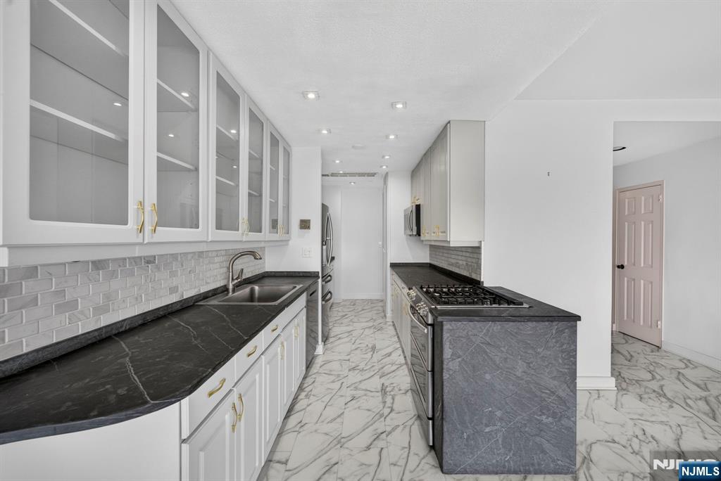2077 Center Avenue PHB