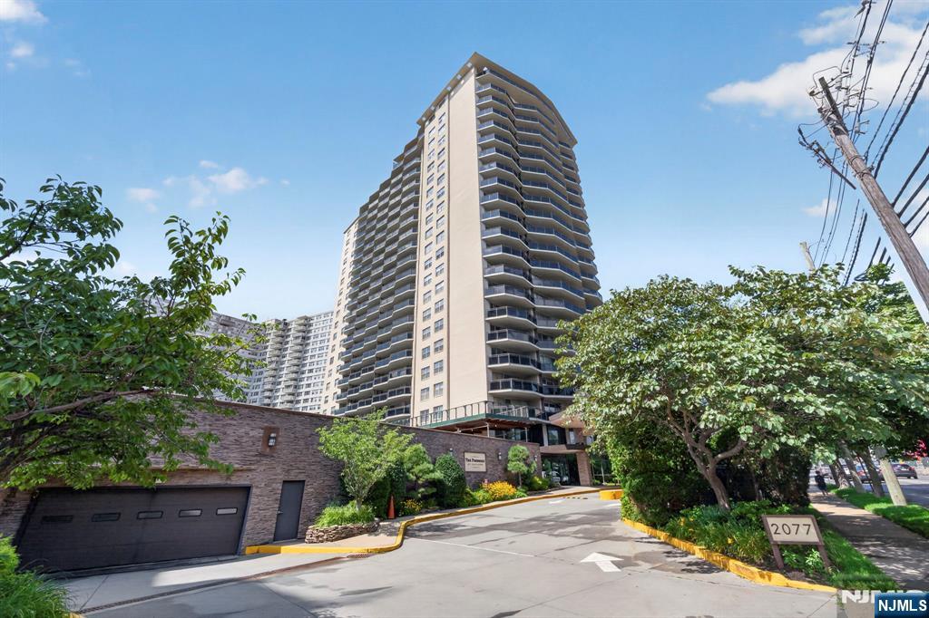 2077 Center Avenue PHB