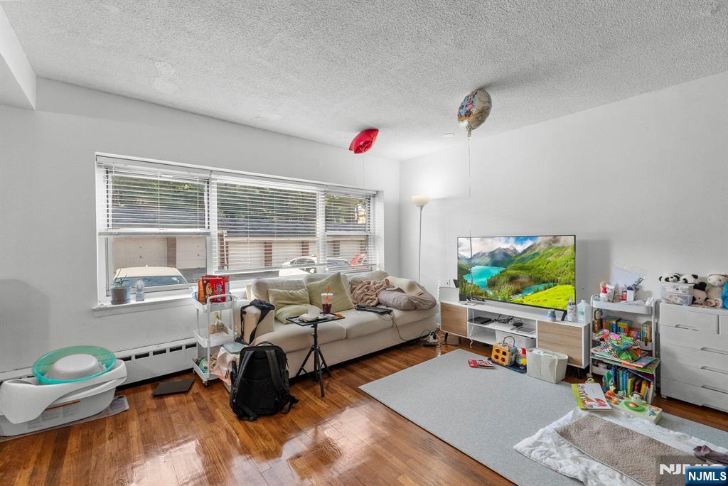 1575 Center Avenue 1F