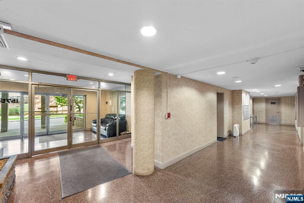 1575 Center Avenue 1F