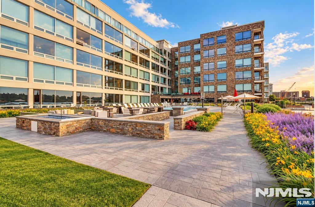 9 Somerset Lane 308