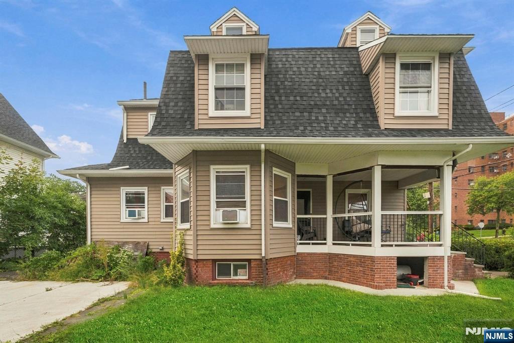 44 Vanderbeck Place