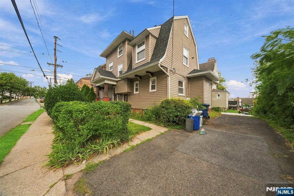44 Vanderbeck Place