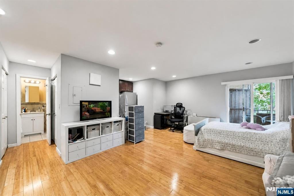 1111 River Road G16