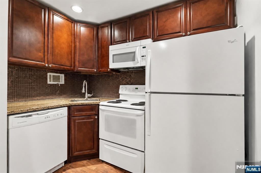 1111 River Road G16