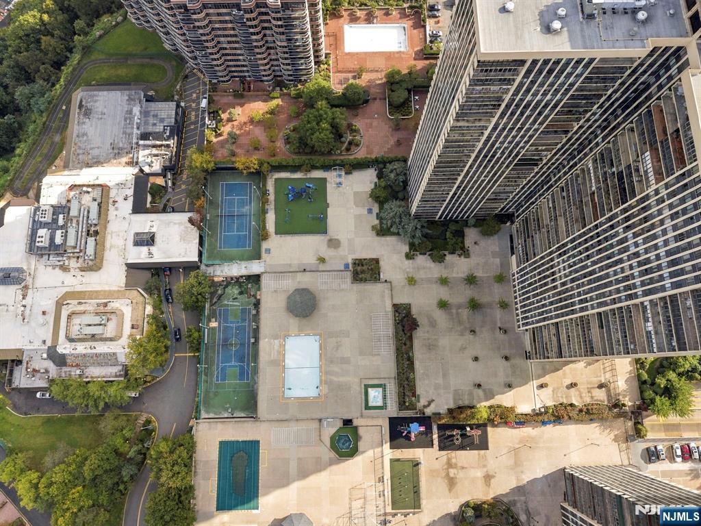 200 Winston Drive L14