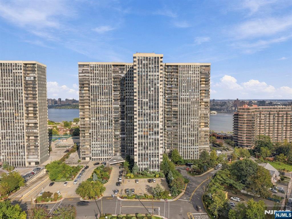 200 Winston Drive L14