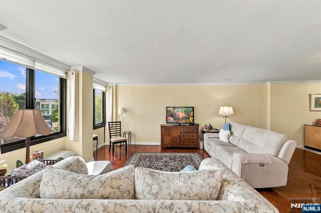 200 Winston Drive L14