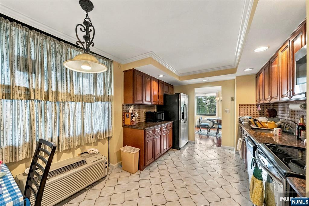 200 Winston Drive L14