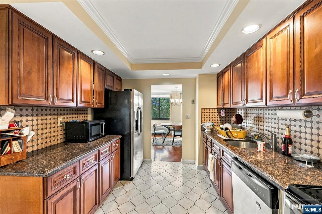 200 Winston Drive L14