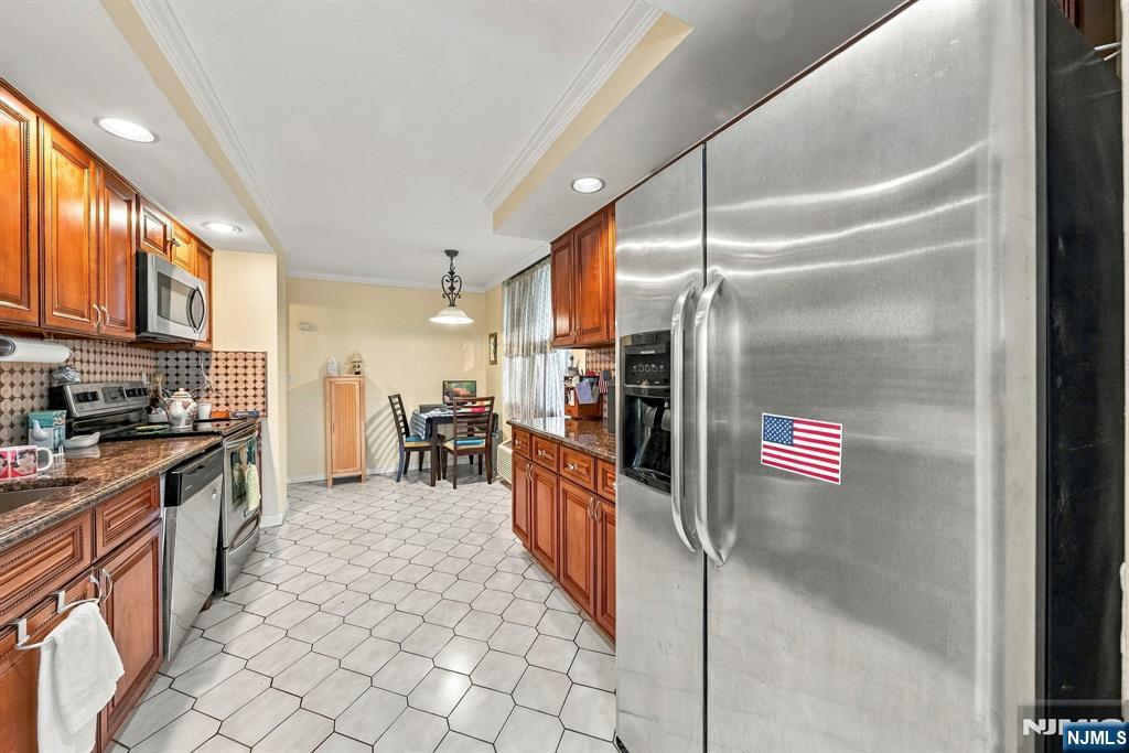 200 Winston Drive L14